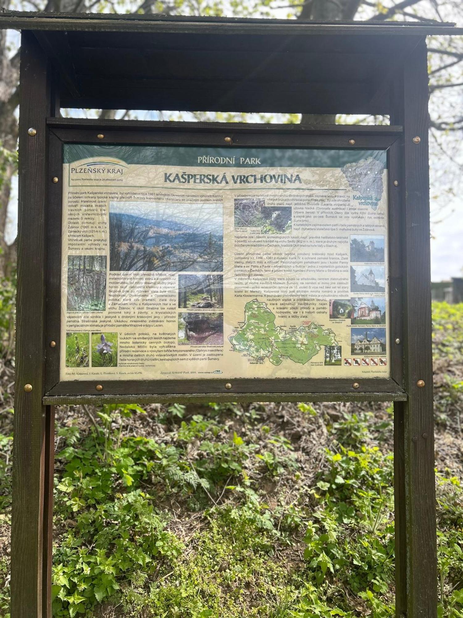 Se Slunnou Teraskou V Kasperkach *